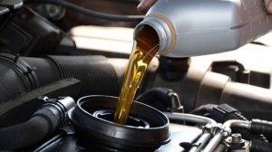Hướng dẫn cách thay dầu xe nâng an toàn dễ dàng nhất